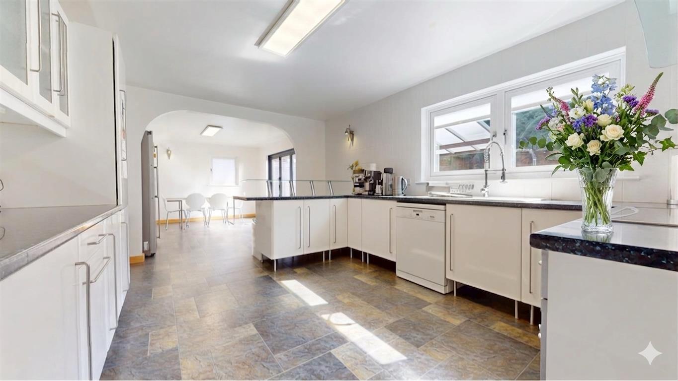 4 bed property in Colesbourne Drive, Milton Keynes
